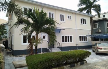 Fully detached 4 bedroom duplex with a service quarter in Oniru.